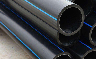 天勤工人奋力赶制PE管材订单，保障水暖工程顺利推进